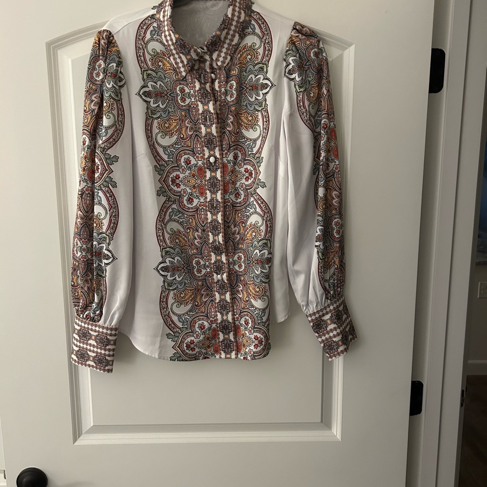 STUNNING BOSTON PROPER PAISLEY BLOUSE